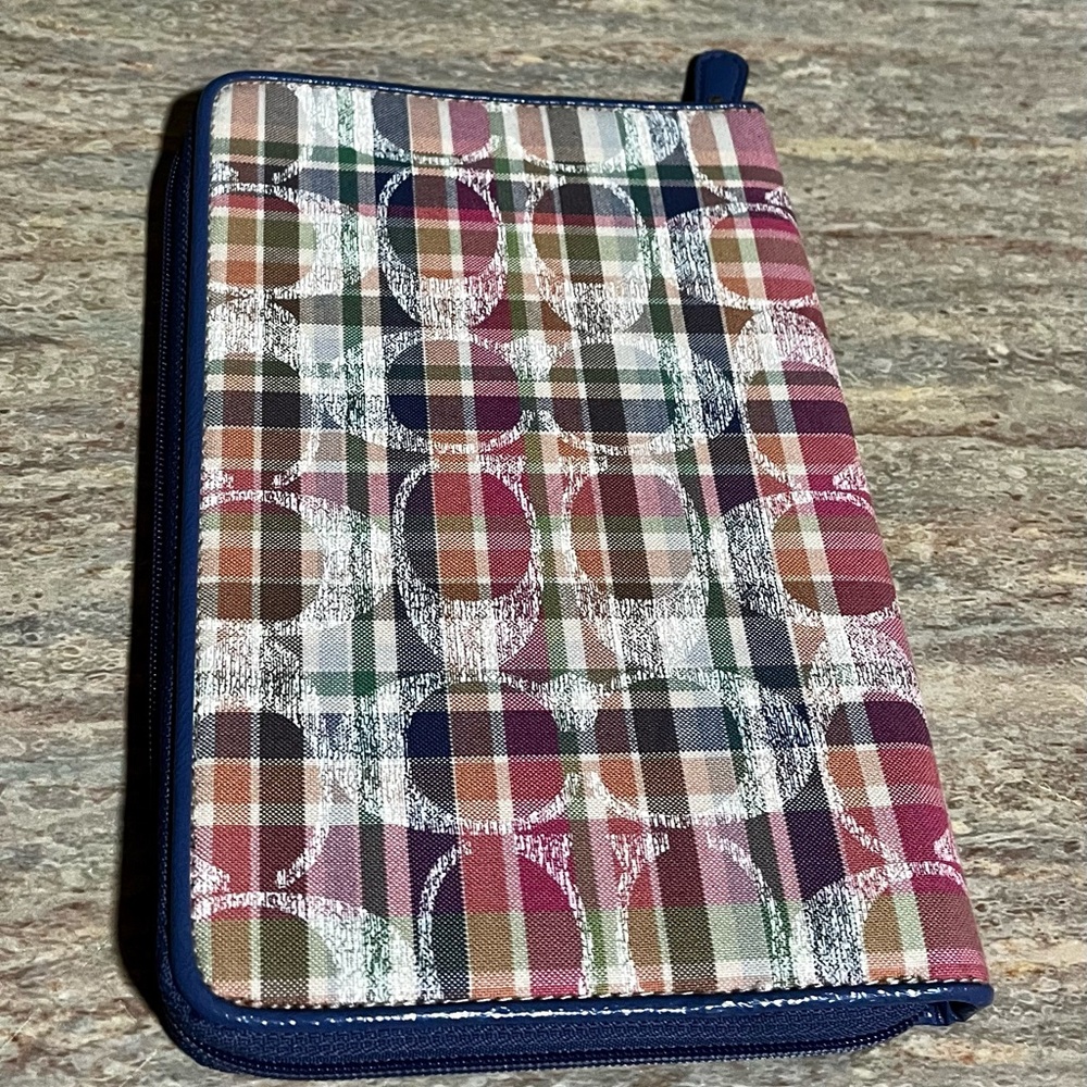 Coach Signature Poppy Kingsley Plaid Zip Round Tablet Sleeve with pocket inside - Picture 2 of 13
